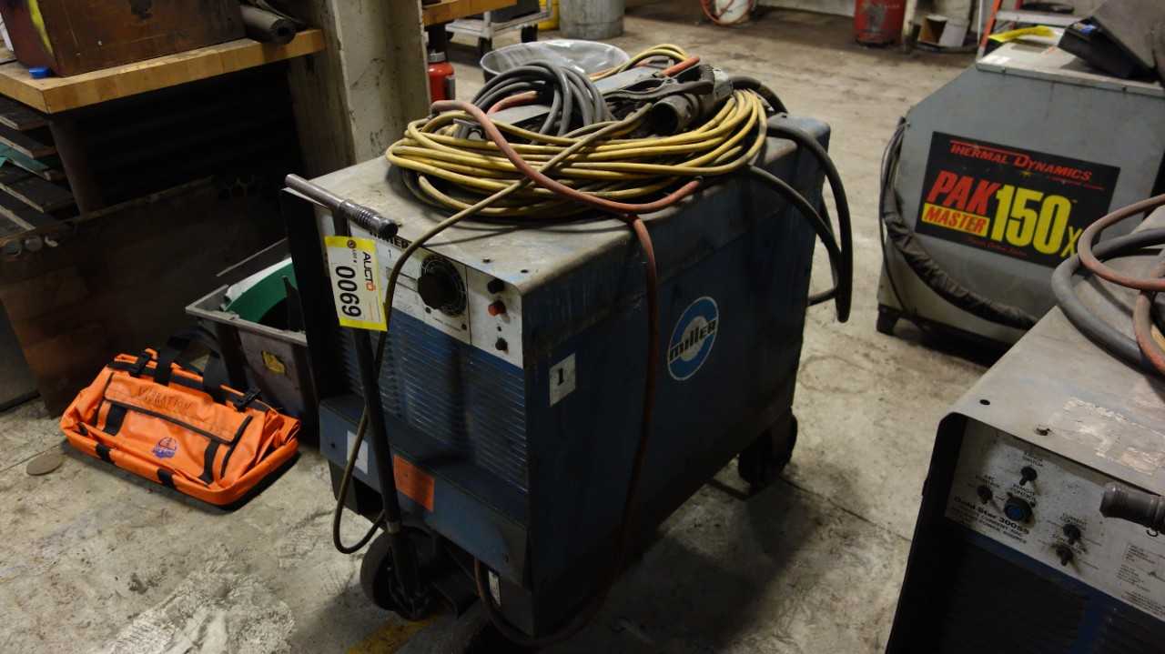 MILLER GOLD STAR 300SS DIRECT CURRENT ARC WELDER - WELDING EQUIPMENT