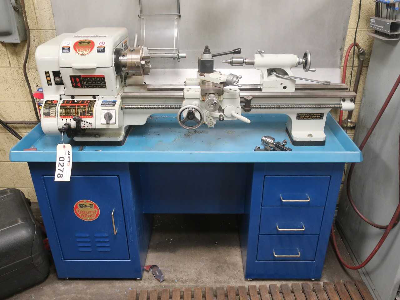 28" 10k bench lathe, 1hp 110V-AC, with work bench - PLANT & FACILITY EQUIPMENT