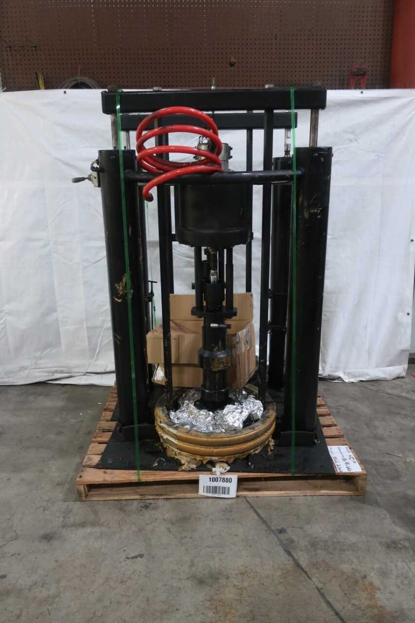 LOT OF 2 GREASE PUMPS - PUMPS
