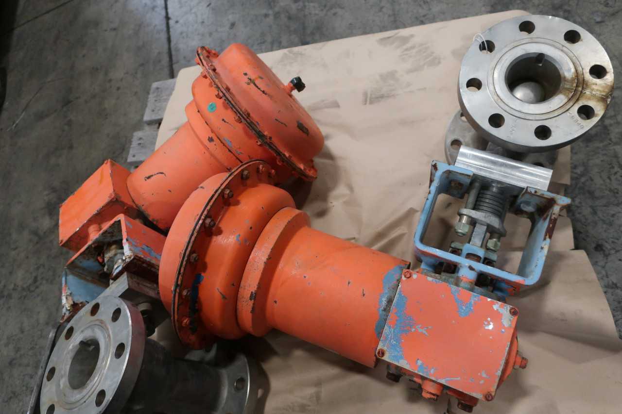 LOT OF 2 JAMESBURY 3IN FLANGED CONTROL VALVES - CONTROL VALVE