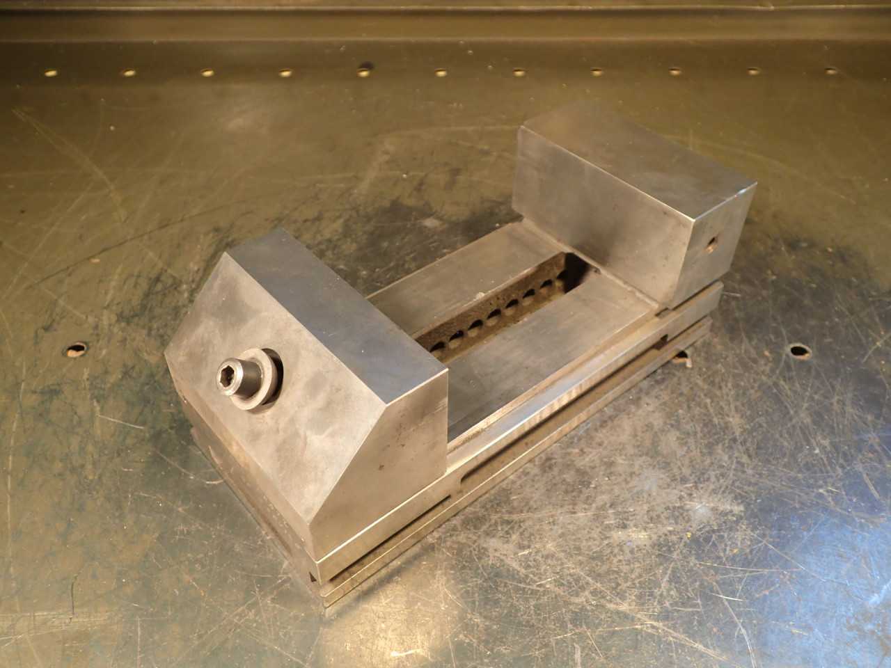 3-1/2" Wide Jaw Precision Toolmakers' Grinding Vise: Jaws Open 4-1/2" - MILLING MACHINE PARTS