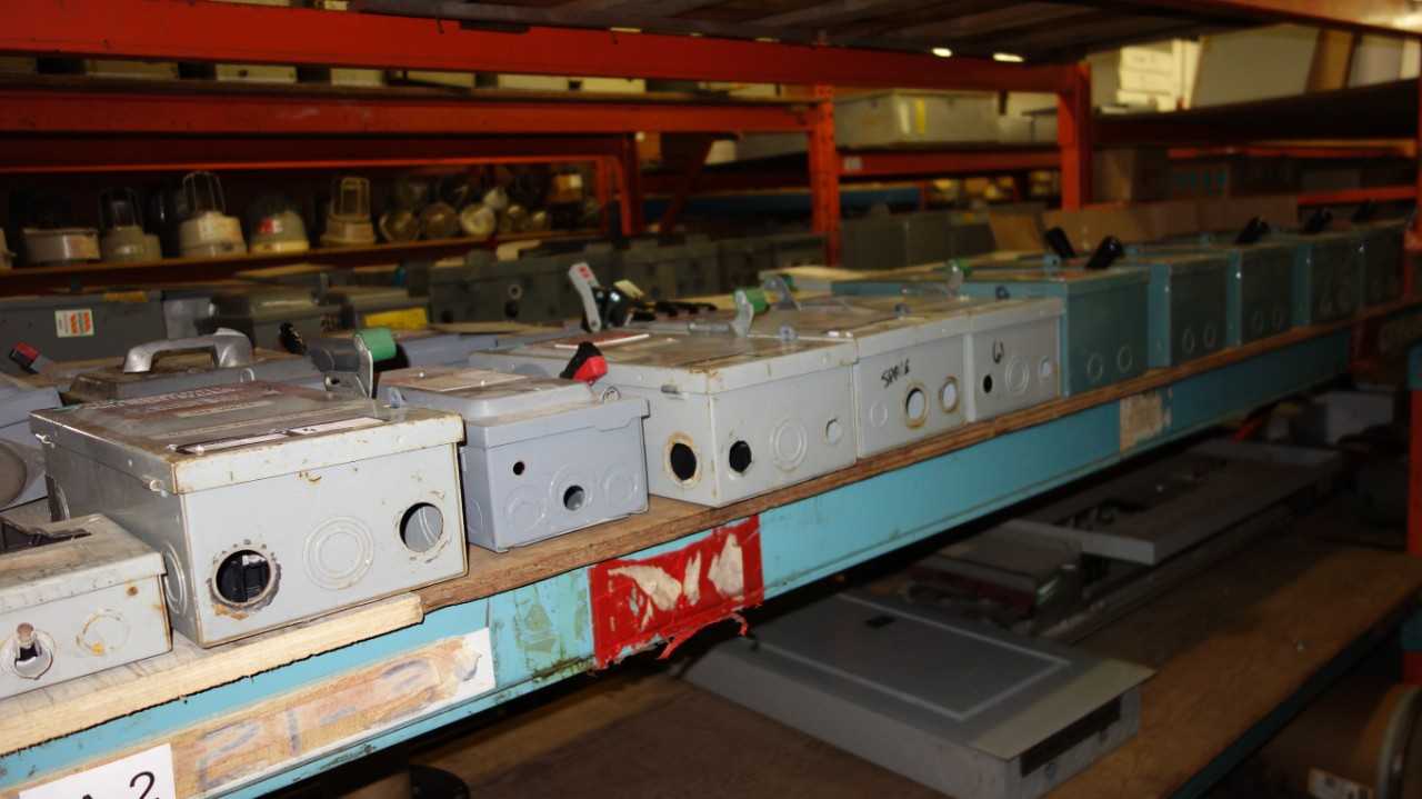 LOT OF ASSORTED DISCONNECT SWITCHES - DISCONNECT SWITCHES
