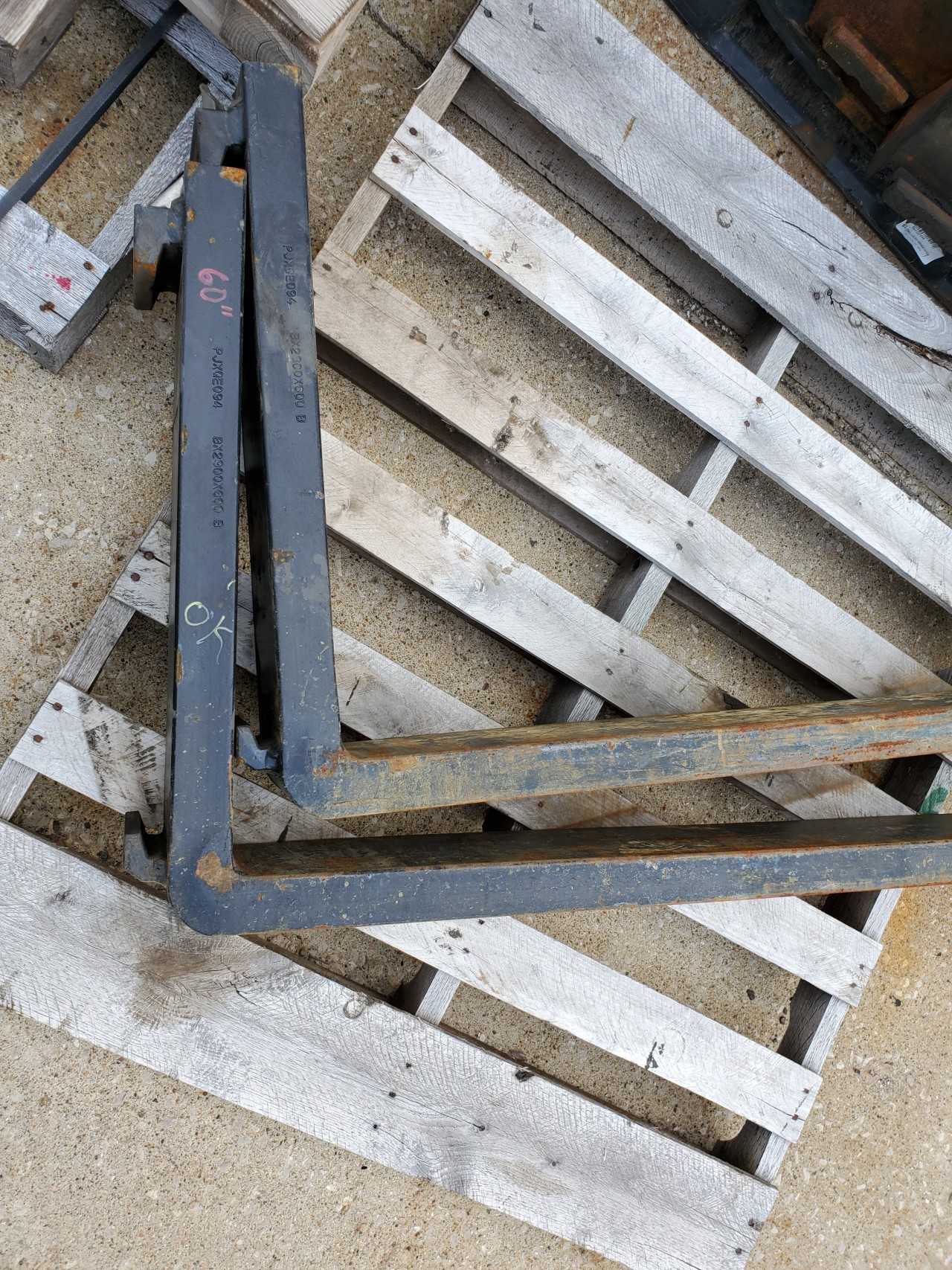 Forks - LIFTING ATTACHMENTS Forks - LIFTING ATTACHMENTS