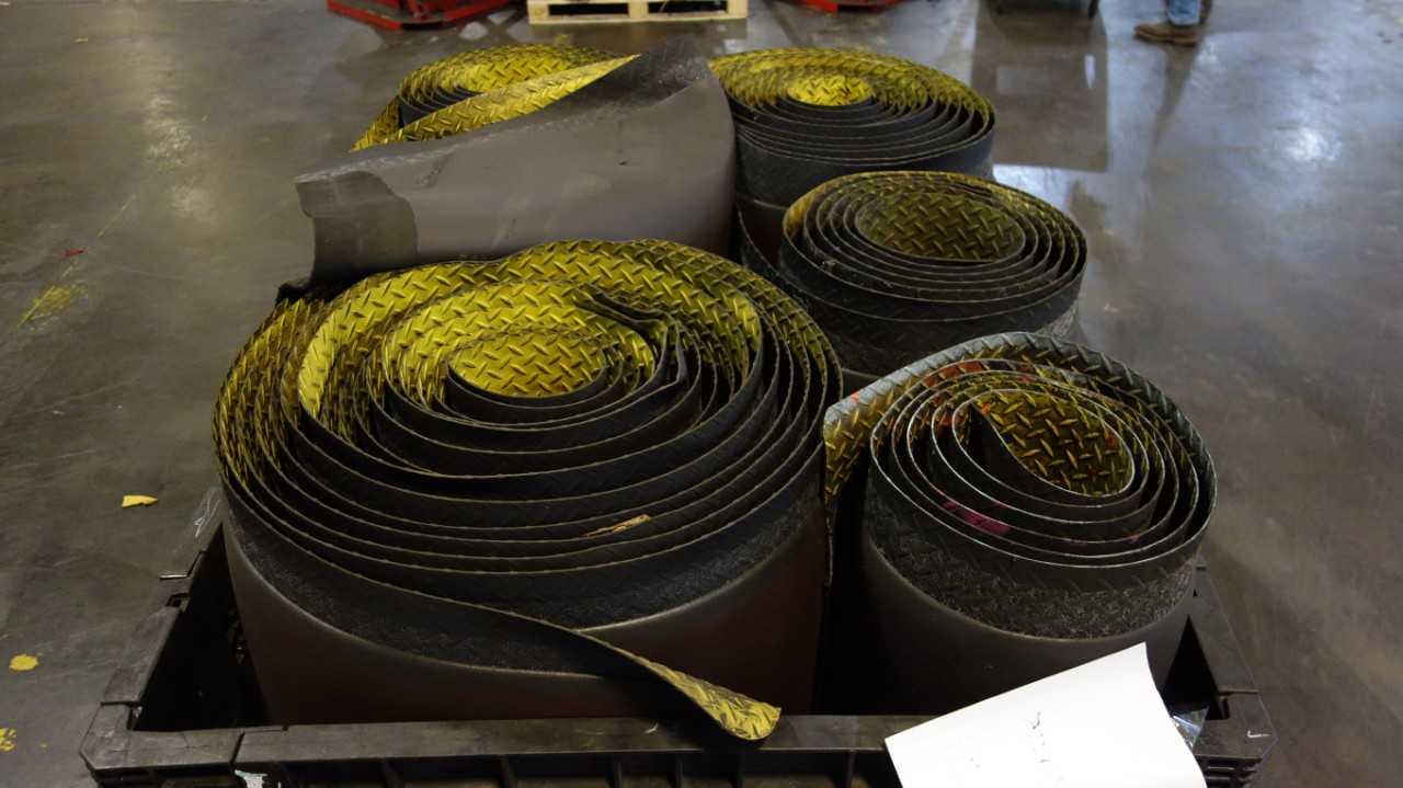 1 CRATE OF ASSORTED ANTI-FATIGUE STANDING MATS - MISCELLANEOUS