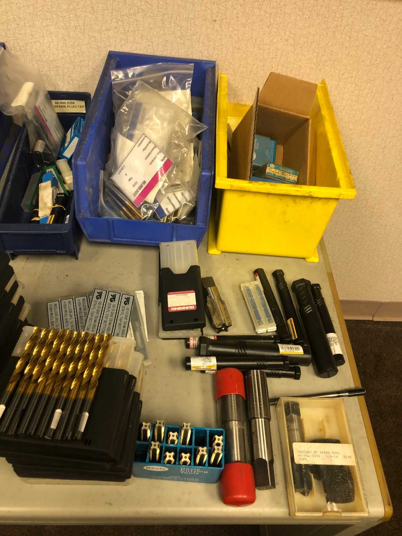 All items in pictures, Various high speed taps and drills, make Guhring, Sandvik, Greenfield etc - MISCELLANEOUS