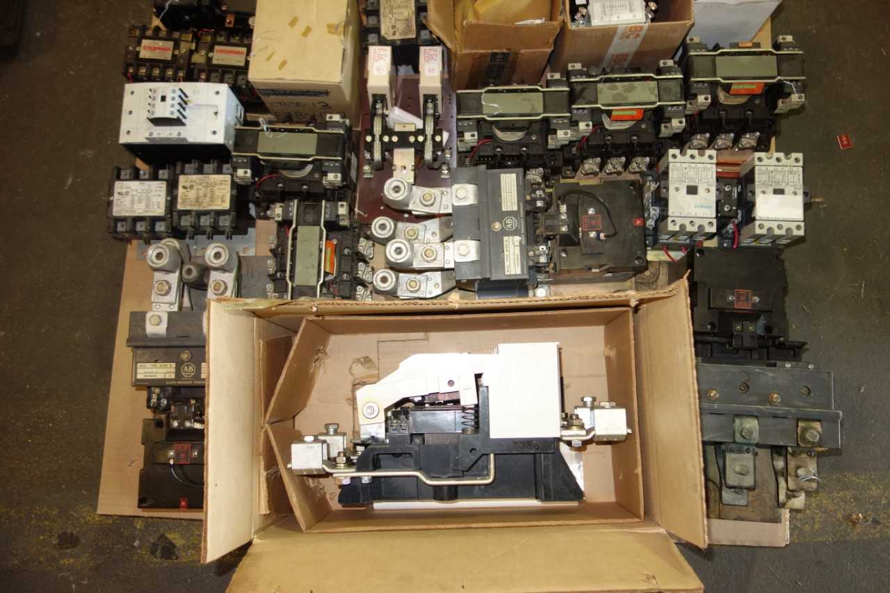 1 PALLET OF ASSORTED CONTRACTORS AND ACCESSORIES - ELECTRICAL COMPONENTS