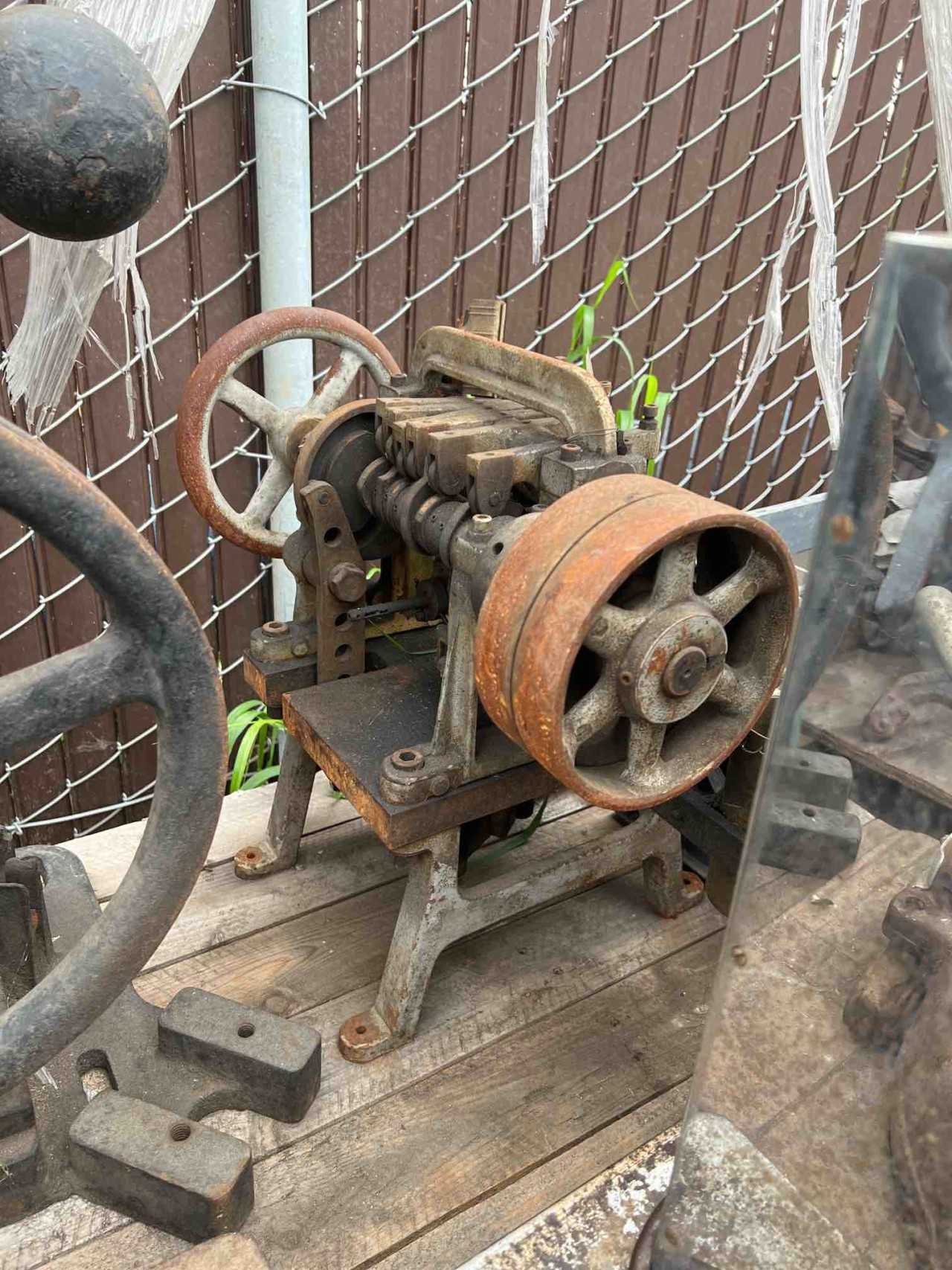 Lot of Metal Contents - MATERIAL HANDLING