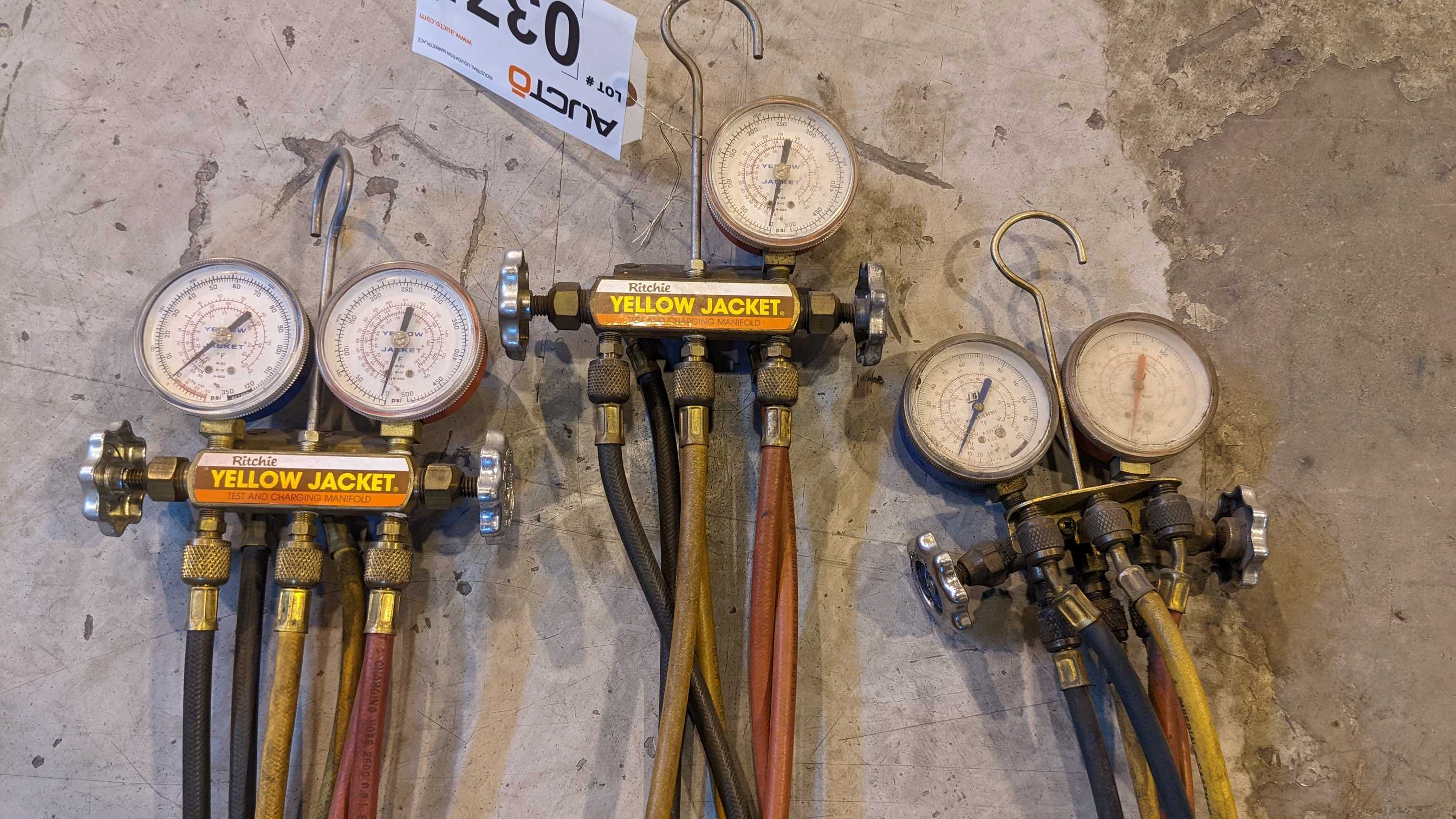LOT OF 3 TEST AND CHARGING MANIFOLDS - PNEUMATIC VALVE