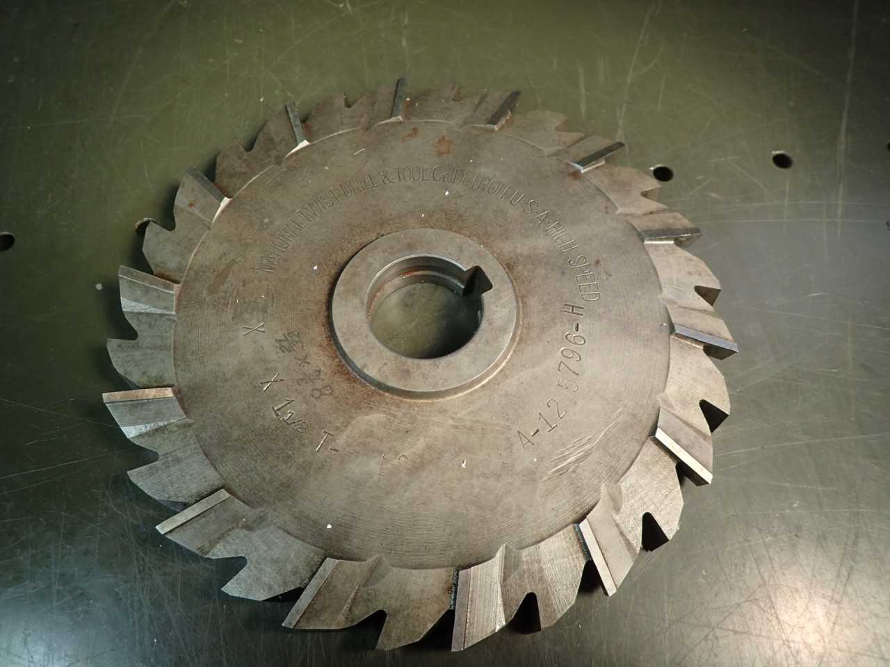 National 31/32" x 8-3/8" Horizontal Milling Cutter Staggered Tooth Side Mill - END MILLS