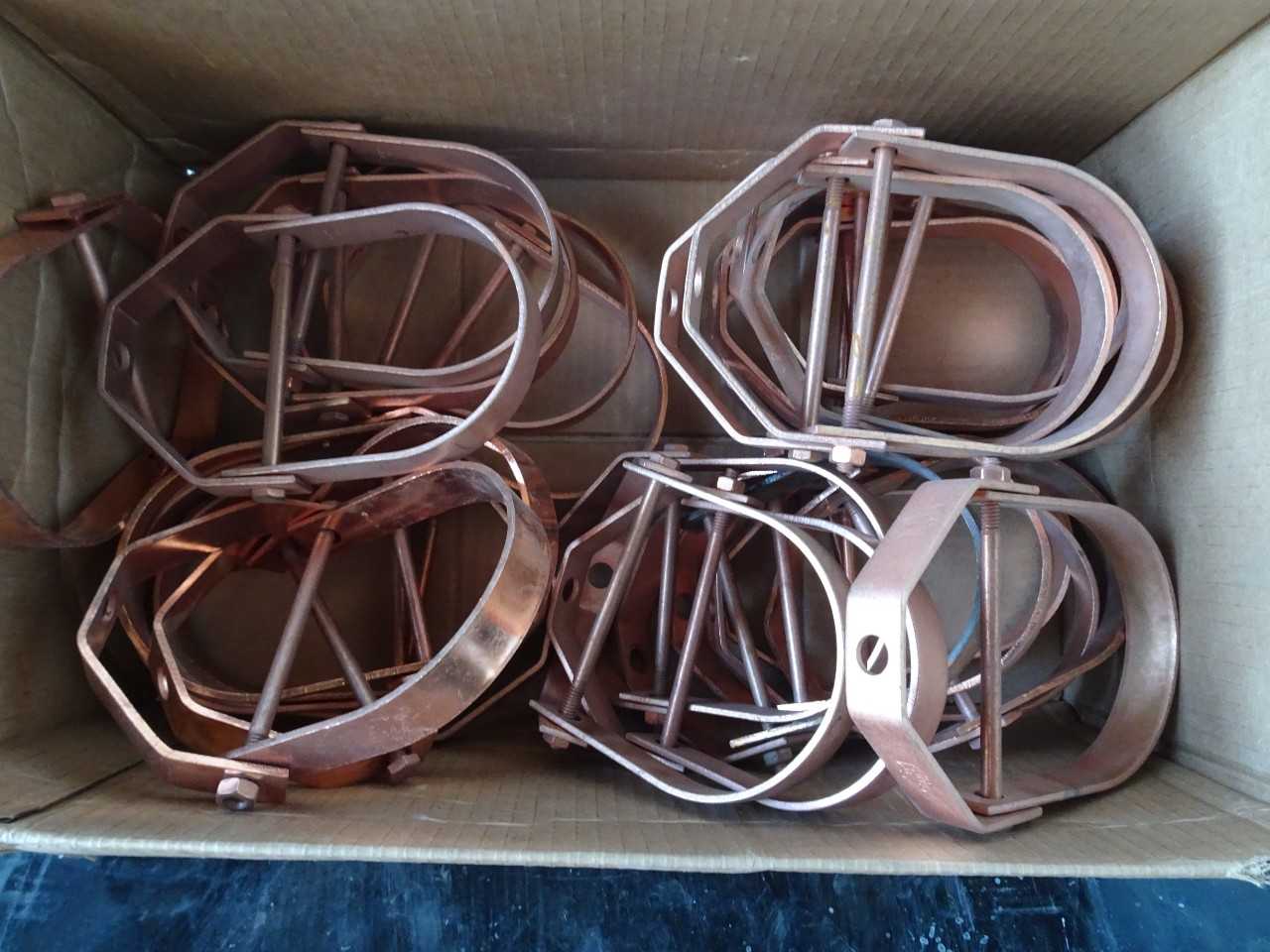 Appox 25 3in copper pipe hangers - WIRE MANUFACTURING