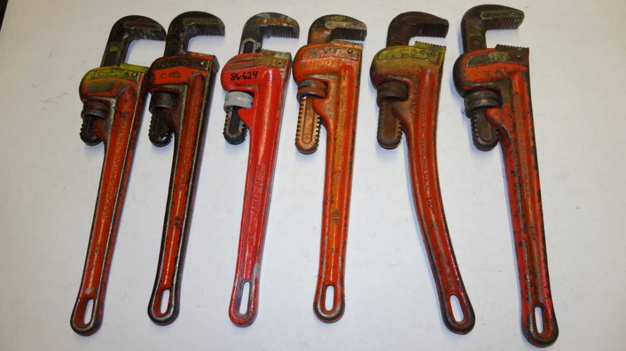 LOT OF 6 ASSORTED 14 IN ADJUSTABLE PIPE WRENCHES - HAND TOOLS