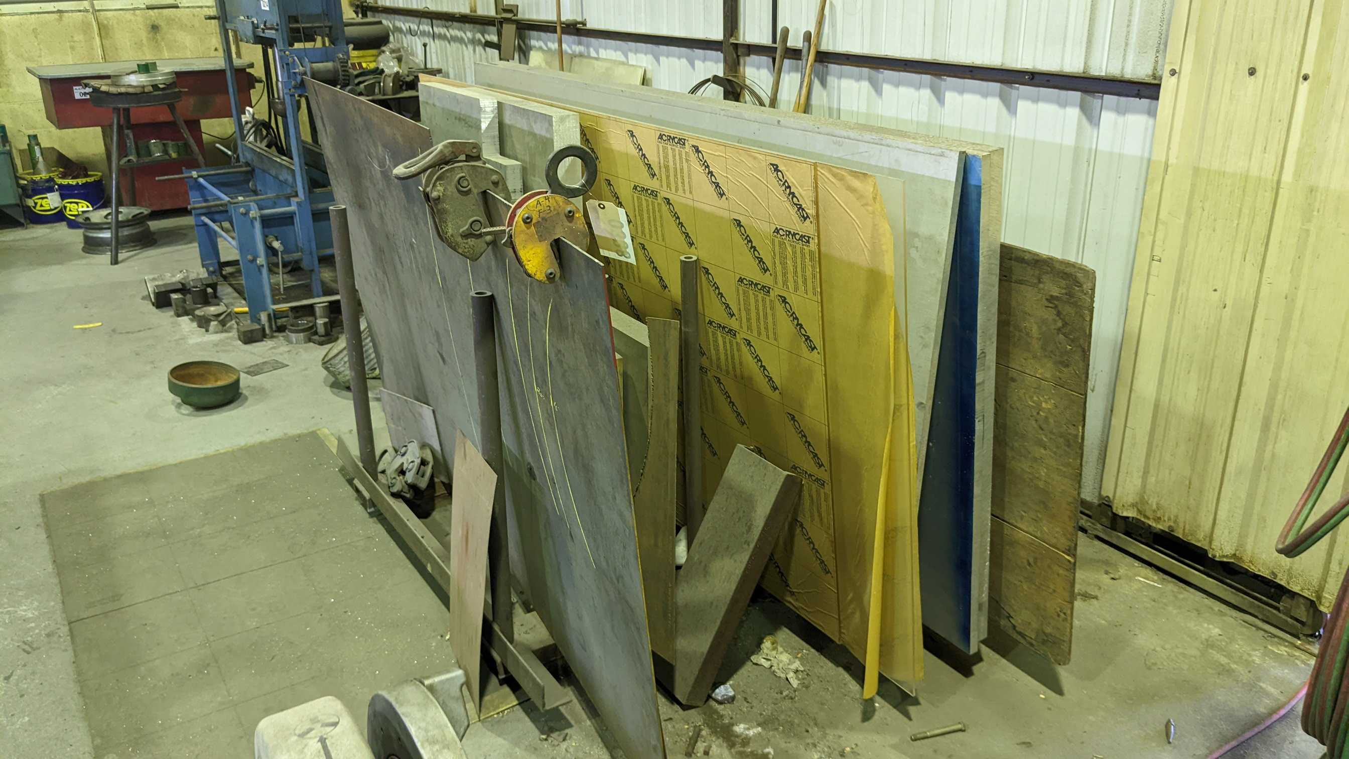 RACK AND CONTETNS - CNC CUTTING TABLES RACK AND CONTETNS - CNC CUTTING TABLES