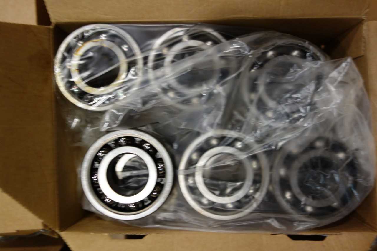 LOT OF 8 BOXES OF SKF ROLLER BEARINGS - BEARINGS
