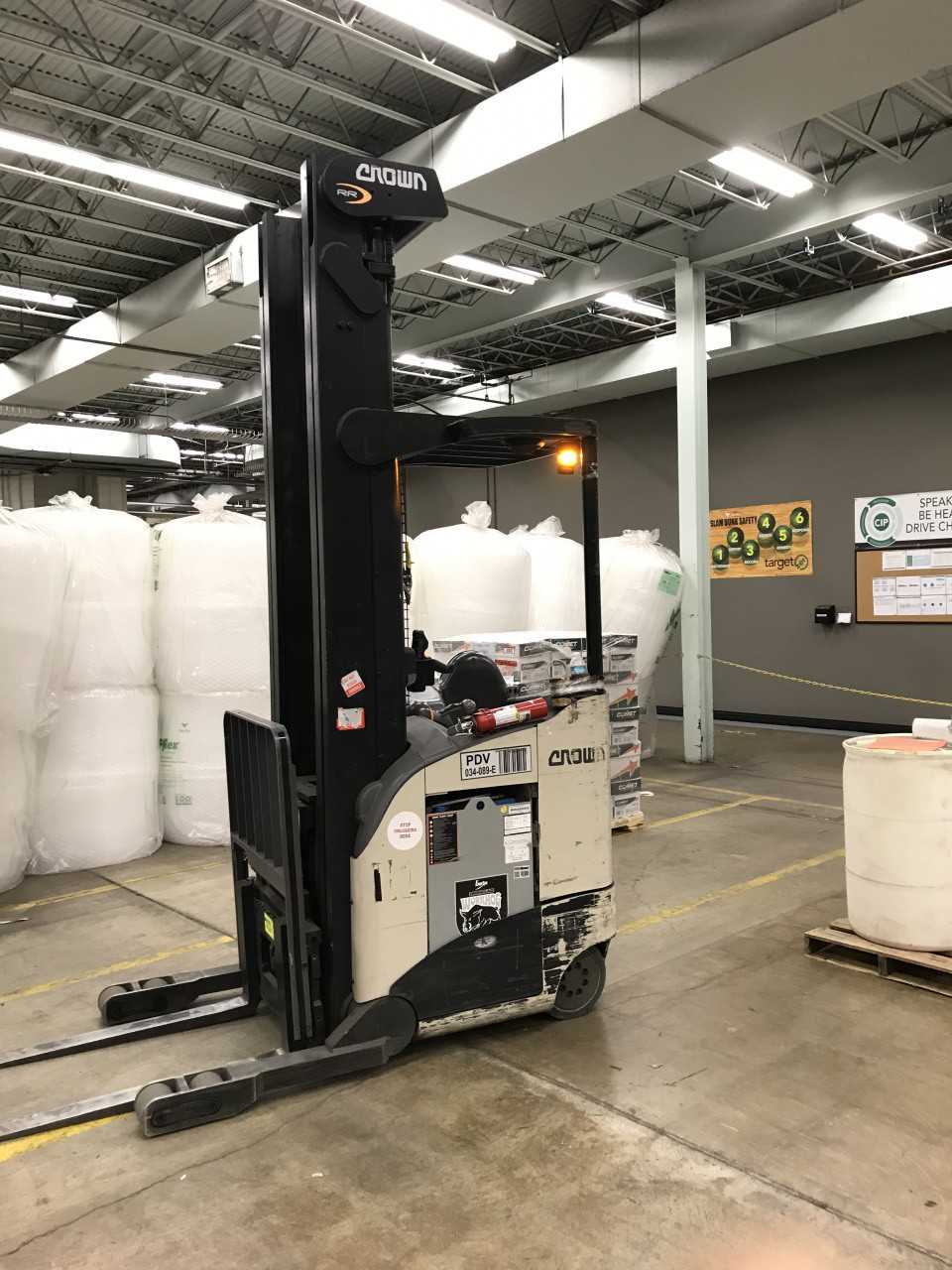2011 Crown RR5725-45 reach truck, Rogers, MN - REACH TRUCKS
