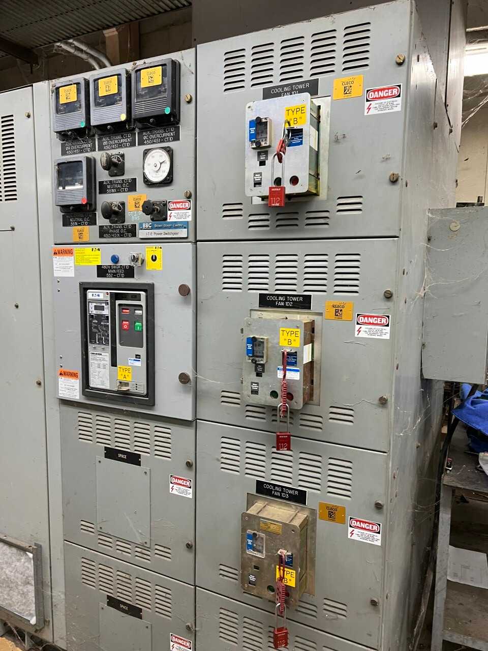 Lot of 3 Eaton Magnum DS Power Circuit Breakers - CIRCUIT BREAKERS