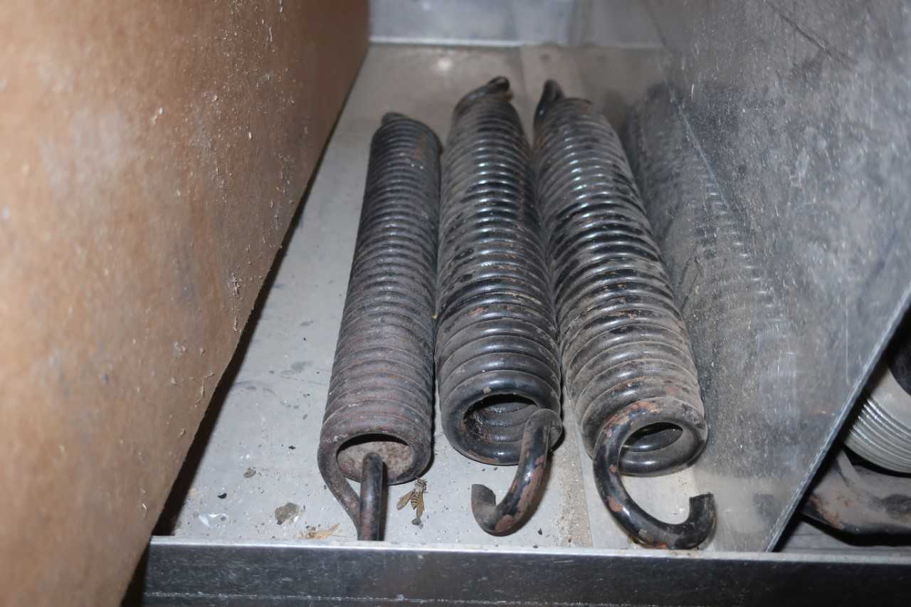 LOT OF ASSORTED WESTERN PLOW PARTS - MISCELLANEOUS