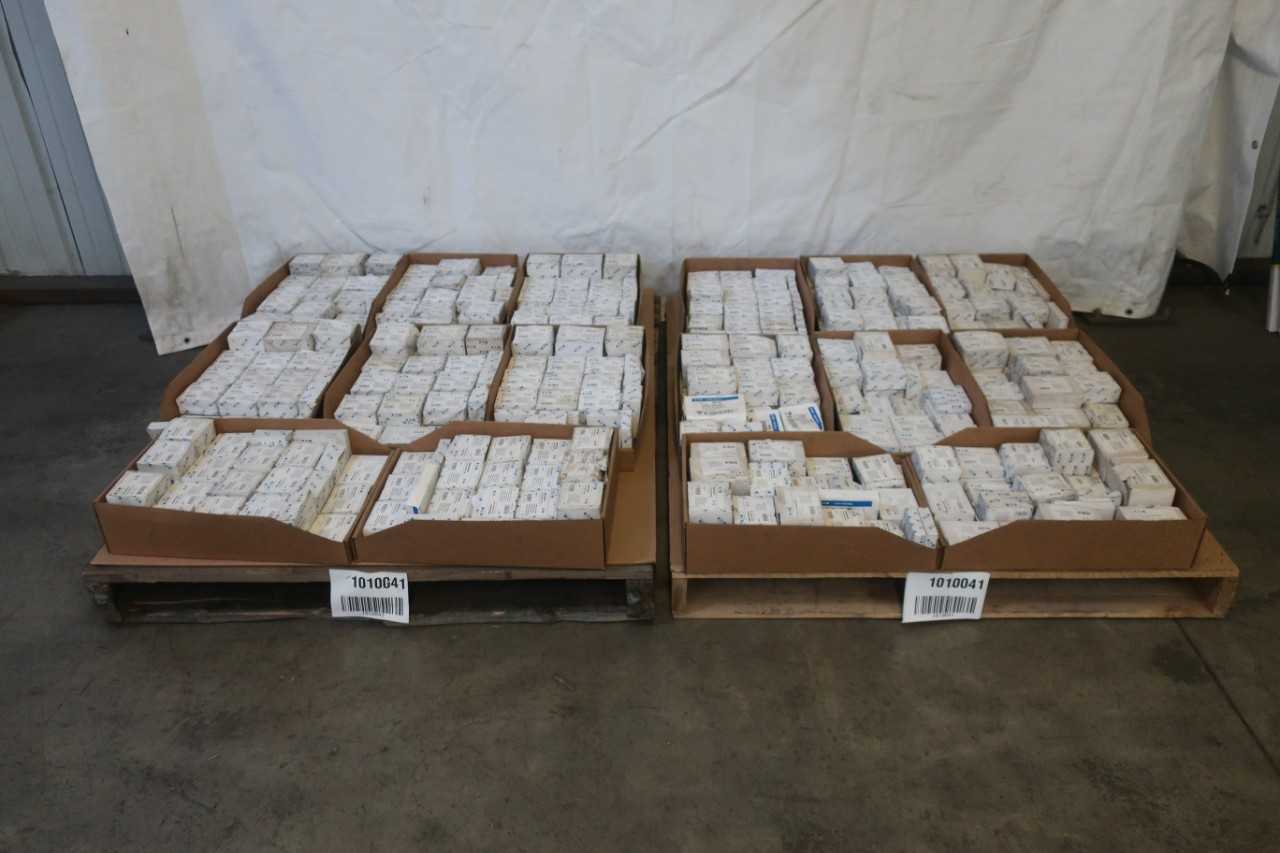 2 PALLETS OF ASSORTED EATON CIRCUIT BREAKERS - CIRCUIT BREAKERS