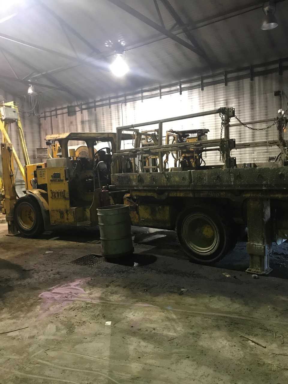 MacLean Mine Mate SL3 Scissor Truck -3850 Hours - HYDRO EXCAVATOR TRUCKS