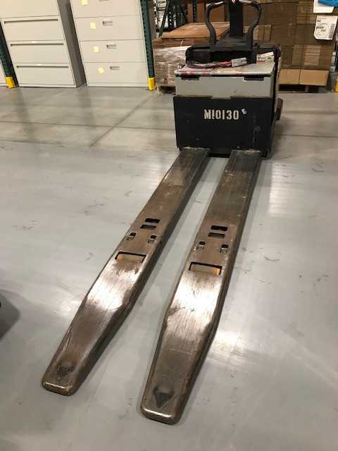 2002 Crown PE3540-60 double rider pallet jack, Appleton, WI - MANUAL PALLET JACKS