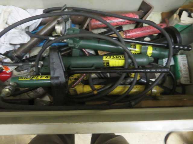Simplex Jacks, Tools and Container (lot) - MISCELLANEOUS