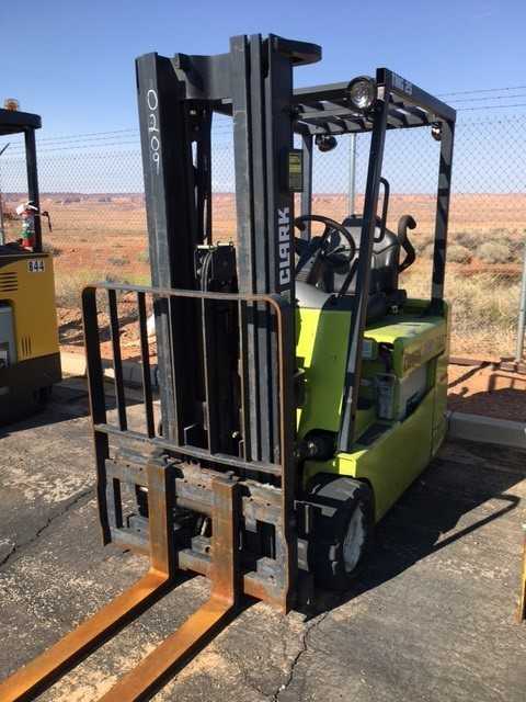 2000 Forklift, Clark, Model TMG-25, - FORKLIFTS