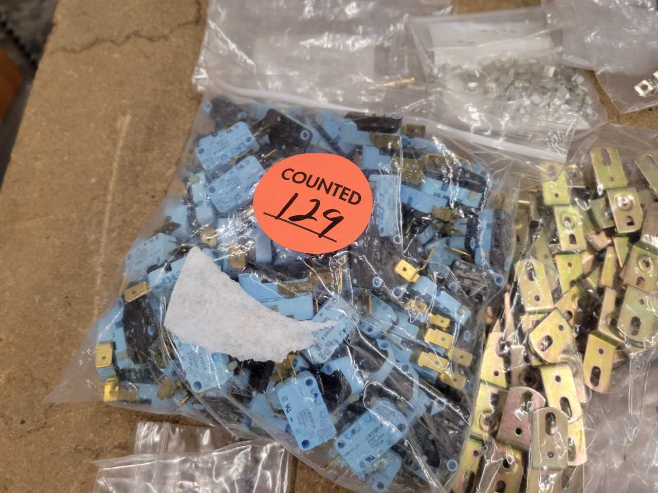 [Harting] Assorted Contacts, 129 Limit Switches - CONTROL VALVE