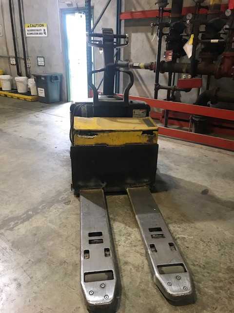 1996 Crown Ride on Powered Pallet Jack, Little Rock, AR - ELECTRIC PALLET JACKS