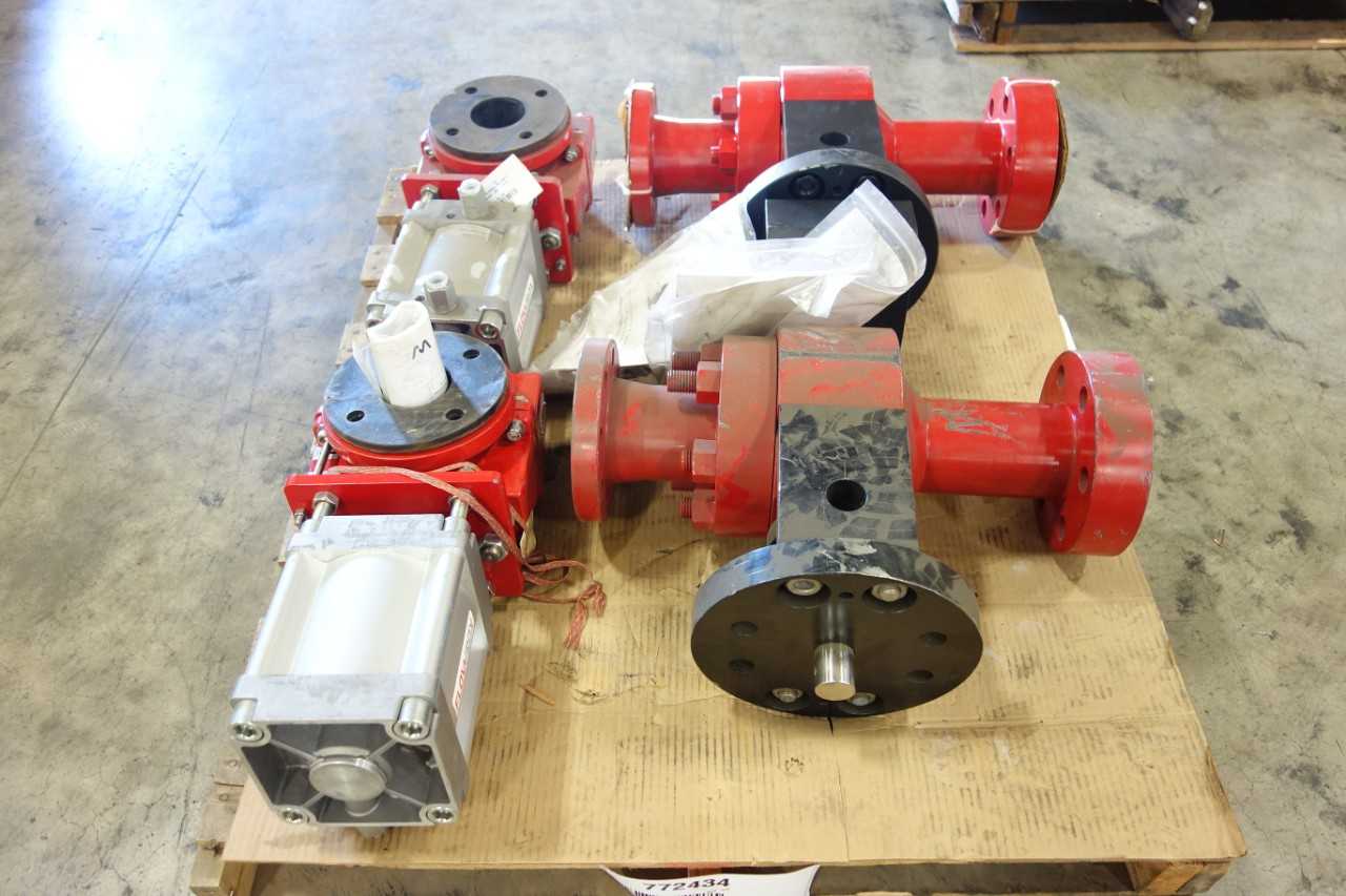 LOT OF ASSORTED VALVES - VALVES