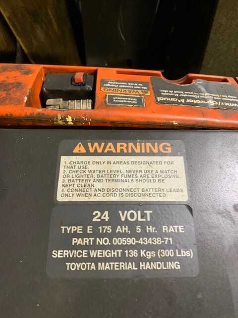 Lot of 2 Pallet Trucks - ELECTRIC PALLET JACKS