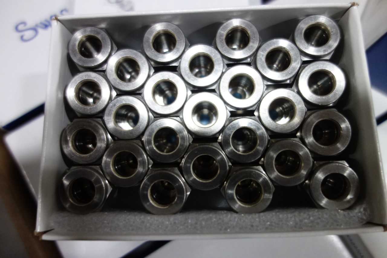 2 TOTES OF ASSORTED SWAGELOK PIPE FITTINGS AND ADAPTERS - PROCESS EQUIPMENT