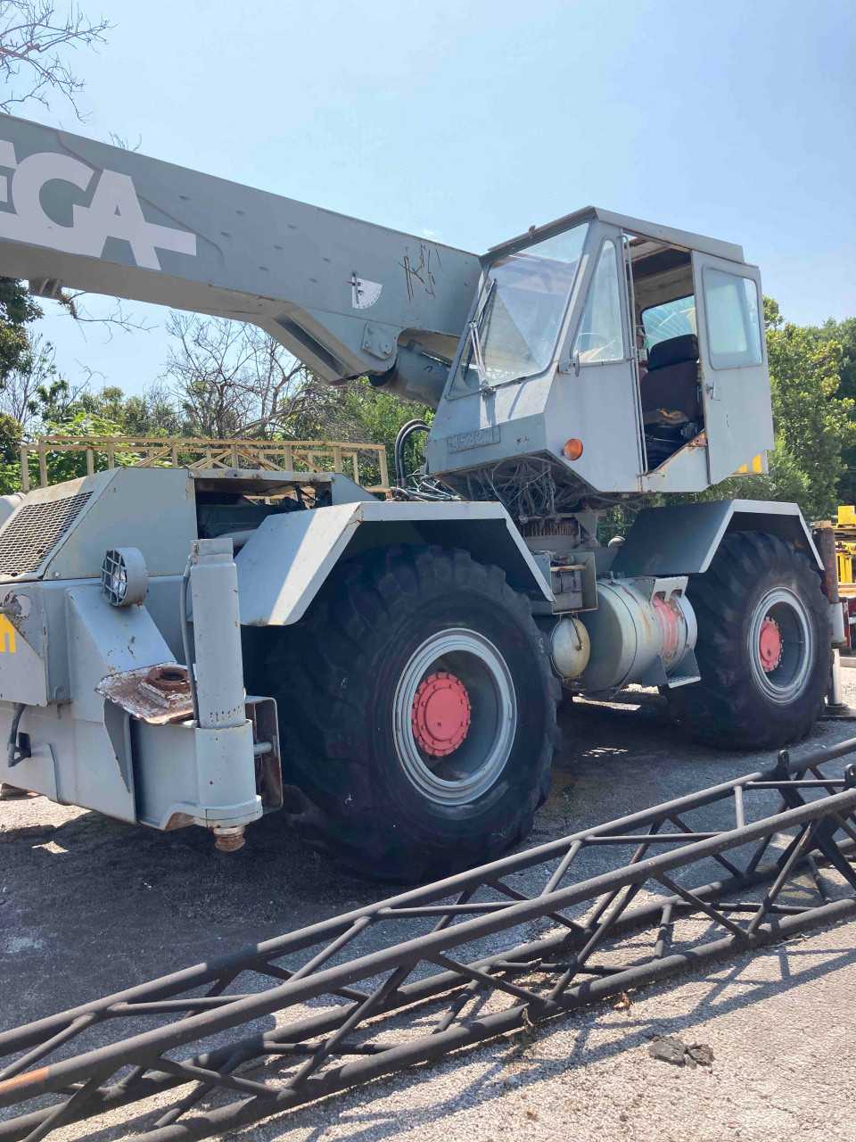 P & H Omega 18 Ton Mobile Crane - CRANES