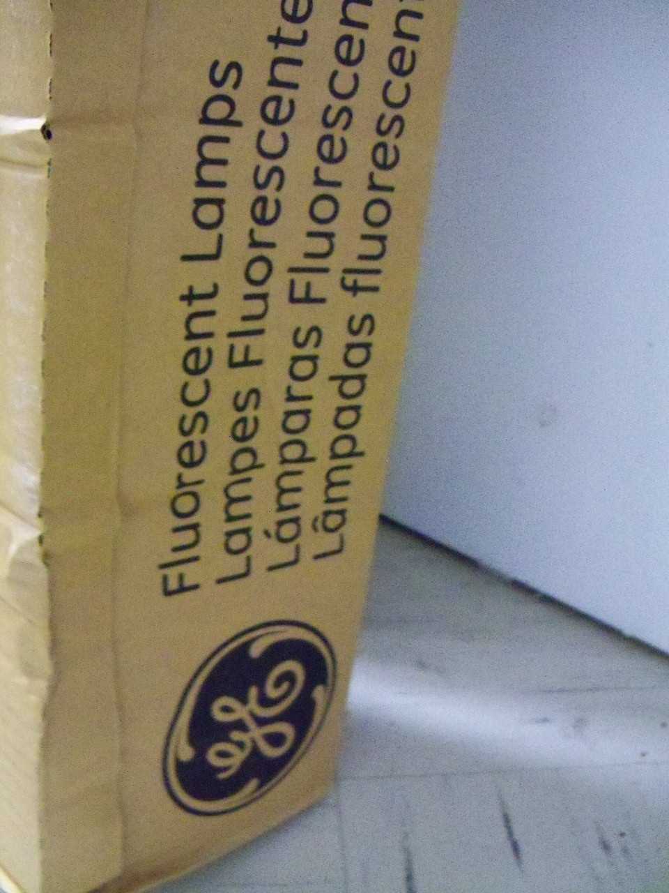 Fluorescent light Bulb lot - LIGHTING