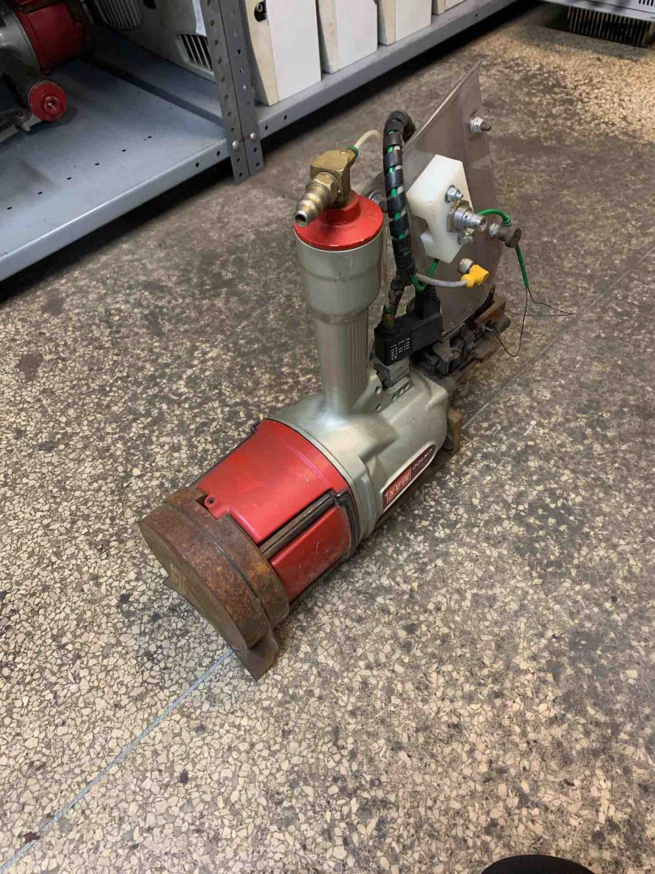 Max CN100 Pallet Coil Nailer - ELECTRIC POWER TOOLS