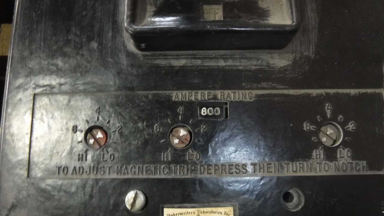 800 Amp Westinghouse Circuit Breaker - CIRCUIT BREAKERS