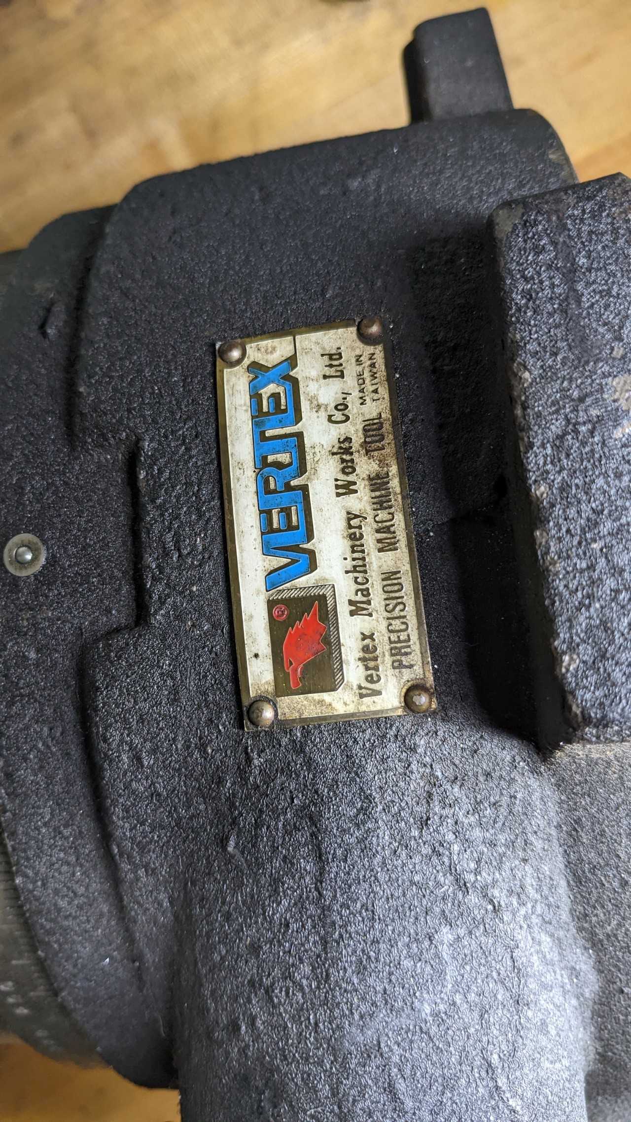 Lot of 2 chucks - MACHINE TOOLING