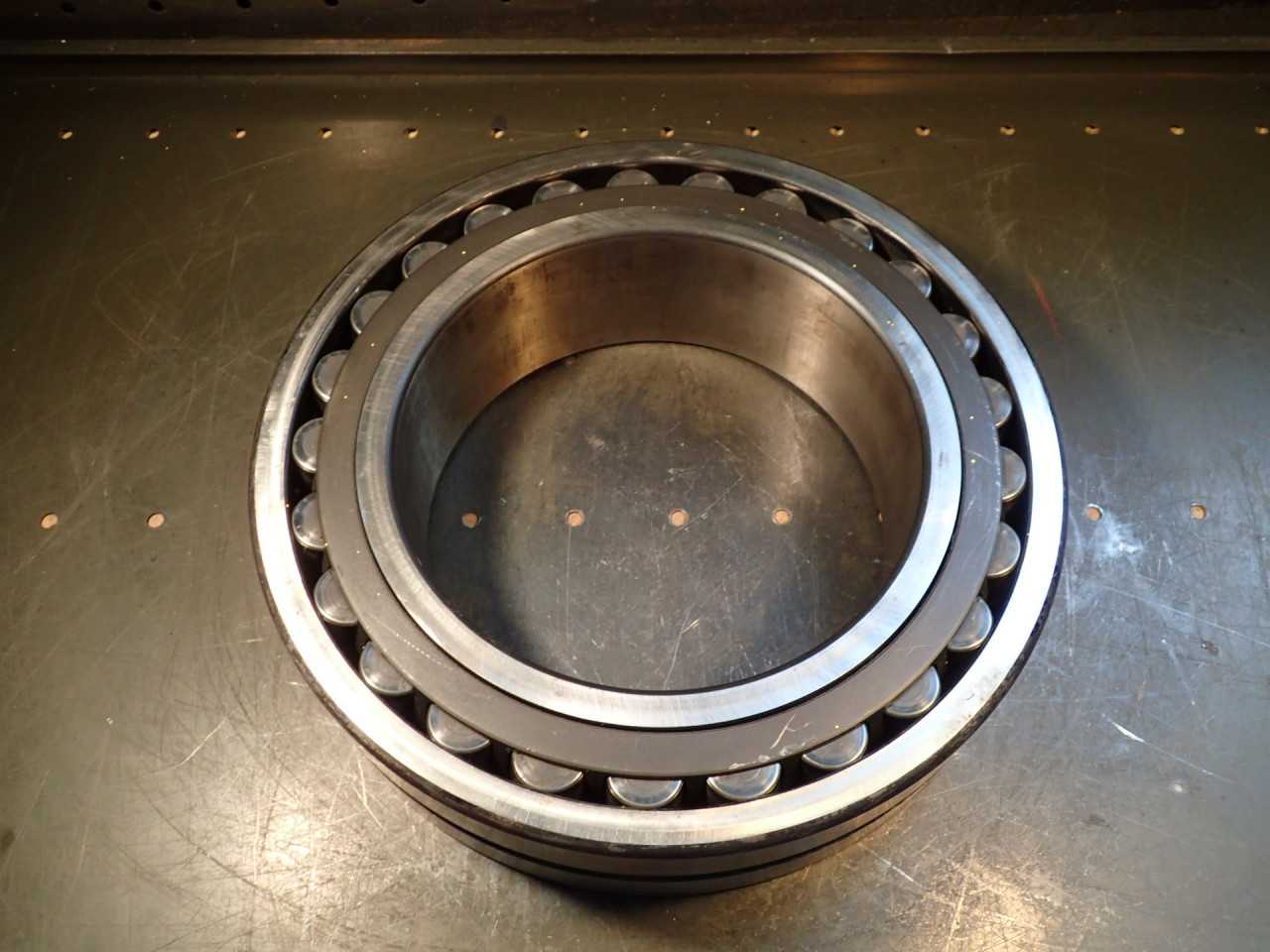 SKF Explorer 23044 CC/C3W33 Roller Bearing 340mm OD 220mm ID 90mm Thick USA Used - BEARINGS