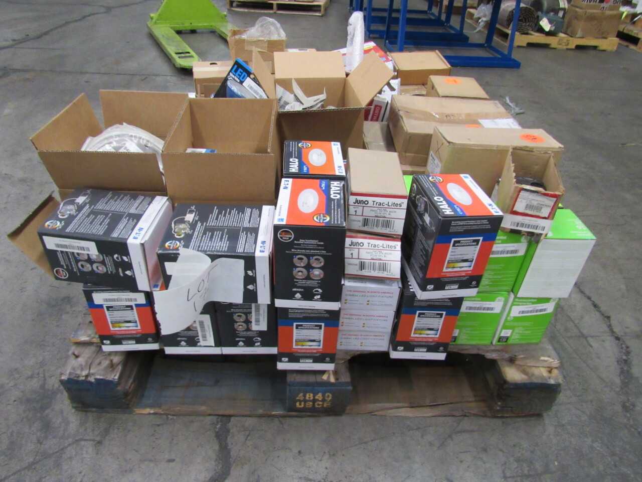 Pallet of 427x Assorted Contacts, Lights, LEDs, Fuses, Electrical Conduit/Fittings & More - ELECTRICAL COMPONENTS