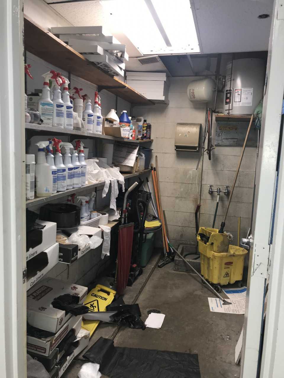 CONTENT OF ROOM - CLEANING SUPPLIES - INDUSTRIAL PARTS