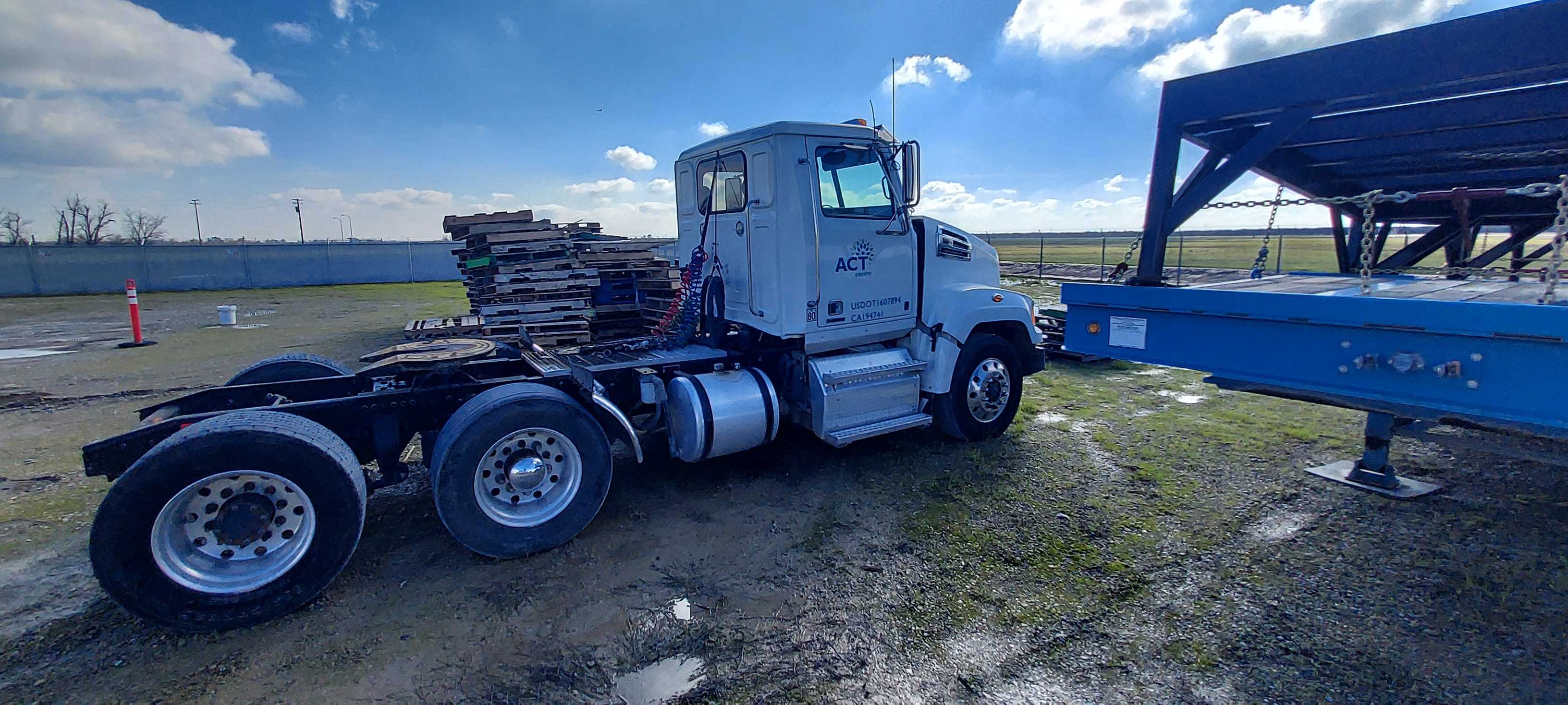 2016 Western Star Truck  (blown engine) - HYDRO EXCAVATOR TRUCKS
