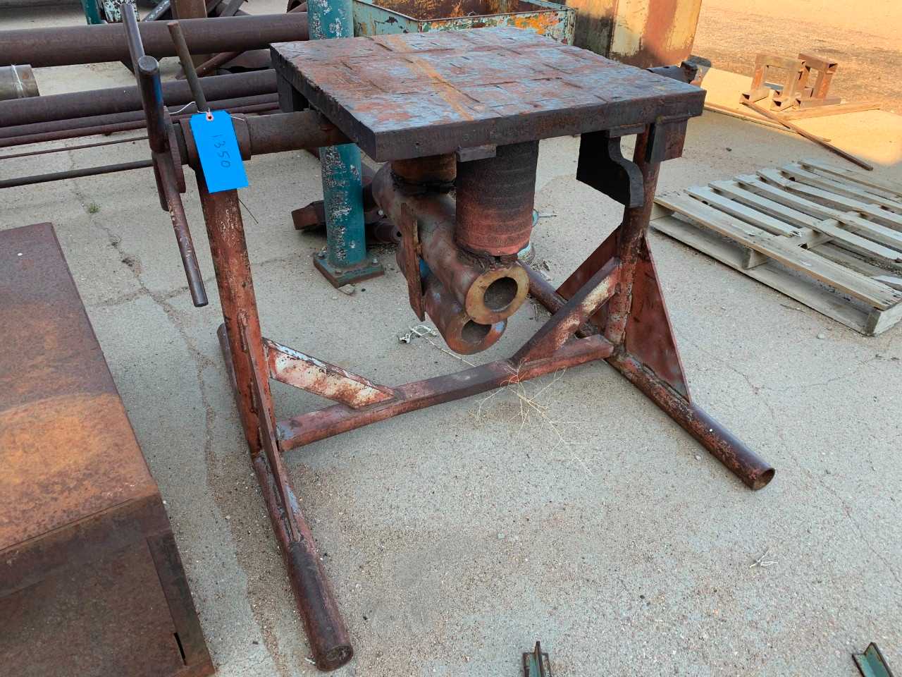 Welding table - WELDING EQUIPMENT