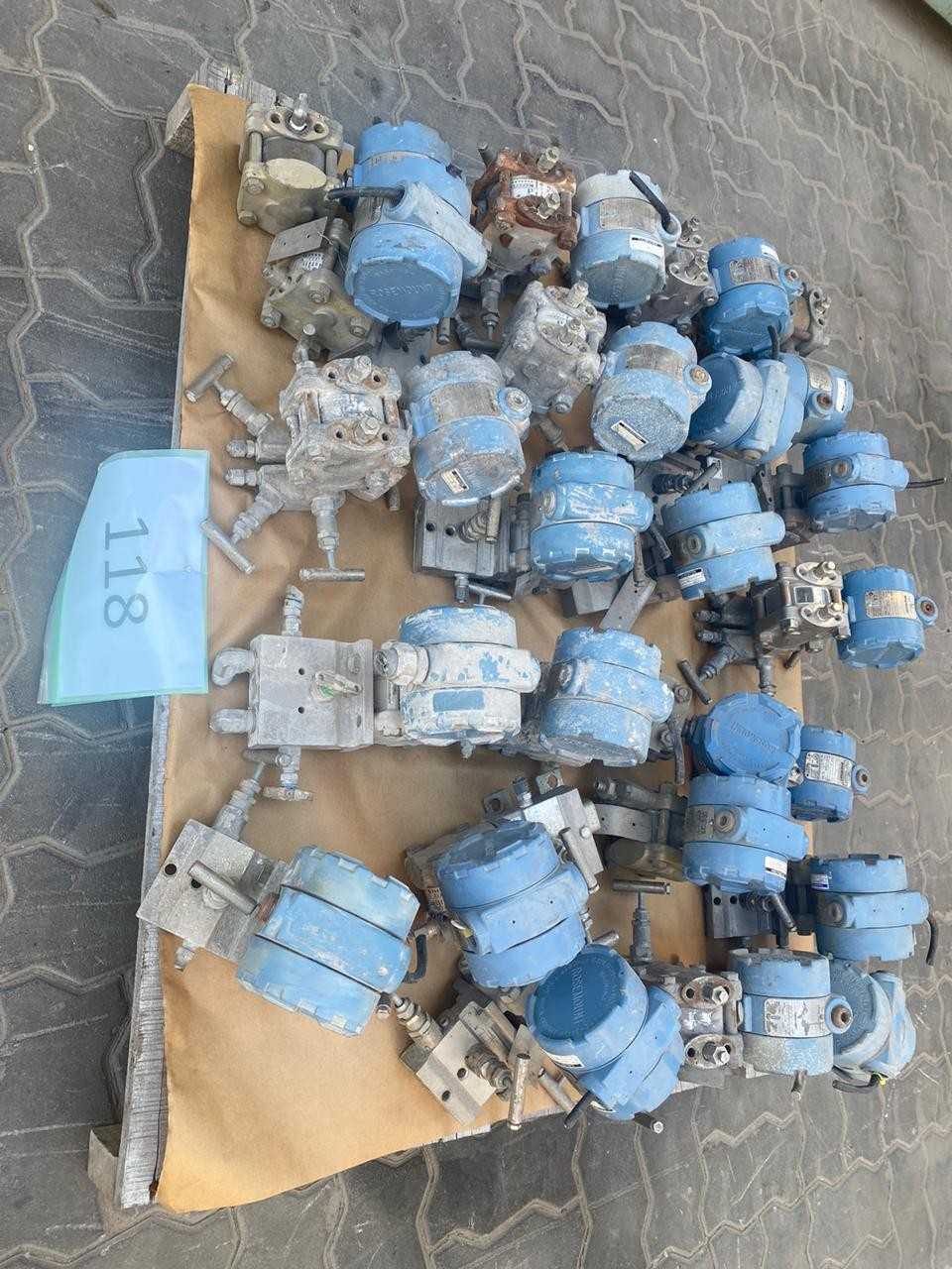 PALLETS OF ROSEMOUNT TRANSMITTERS - INSTRUMENTATION