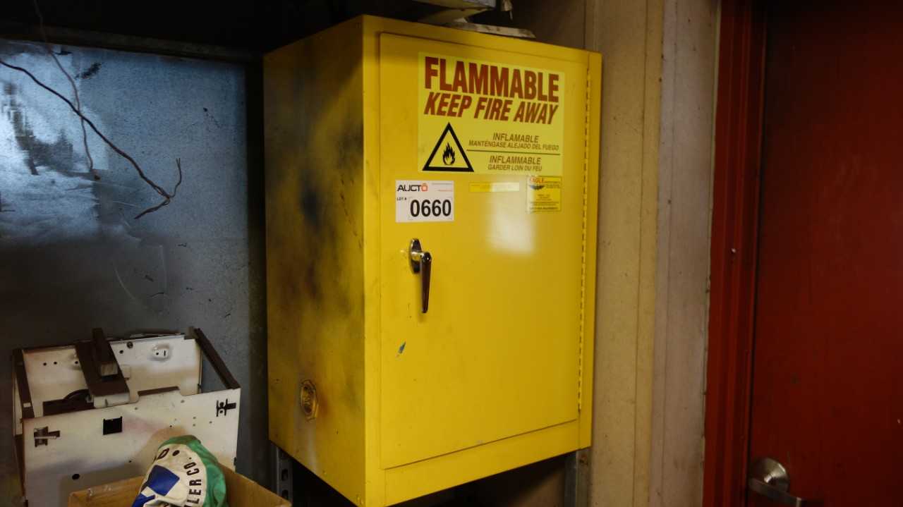 EAGLE 1925 12 GAL FLAMMABLE SAFETY STORAGE CABINET - TOOL STORAGE