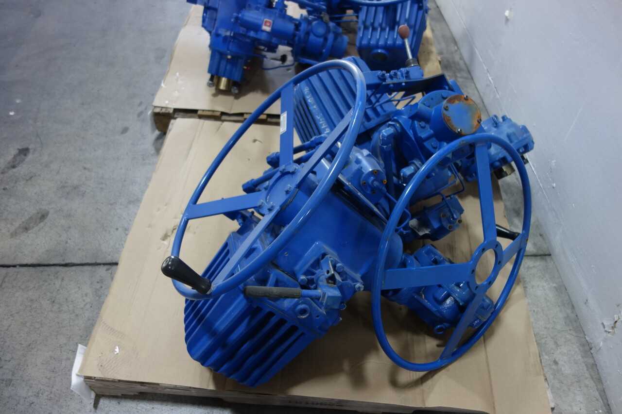 LOT OF 4 FLOWSERVE ELECTRIC VALVE ACTUATORS - VALVES