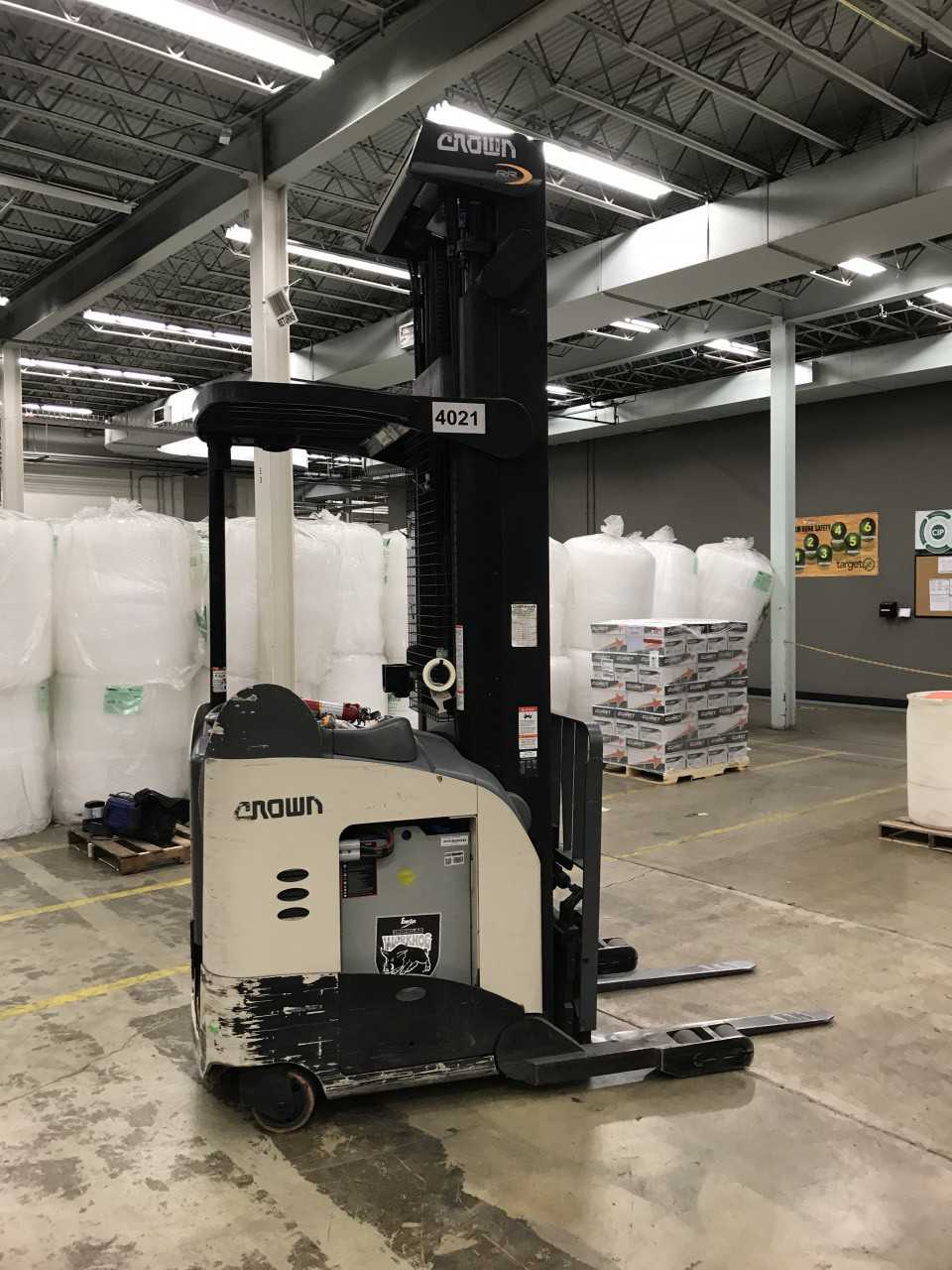 2011 Crown RR5725-45 reach truck, Rogers, MN - REACH TRUCKS