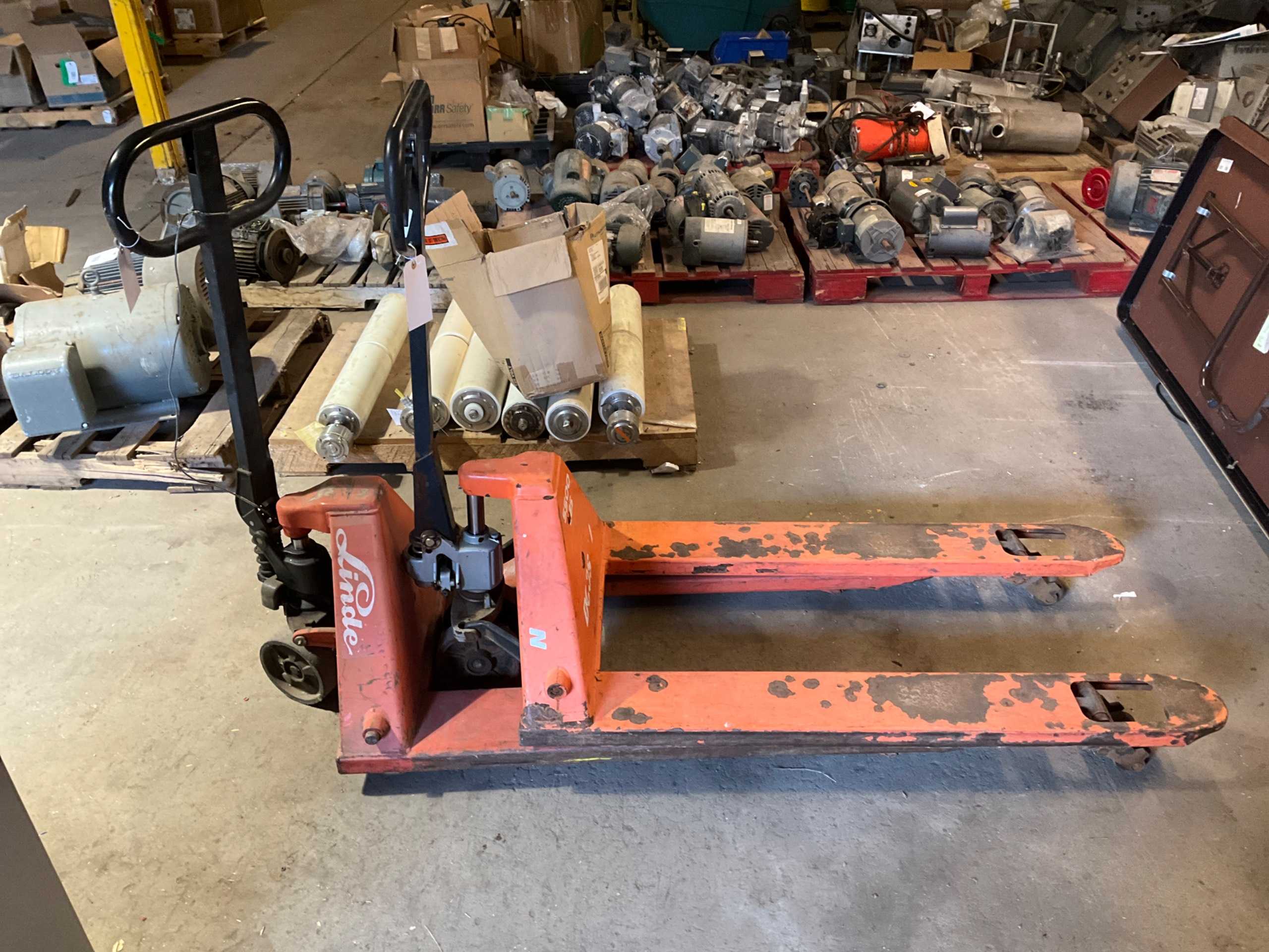 QTY 5: MANUAL PALLET JACK