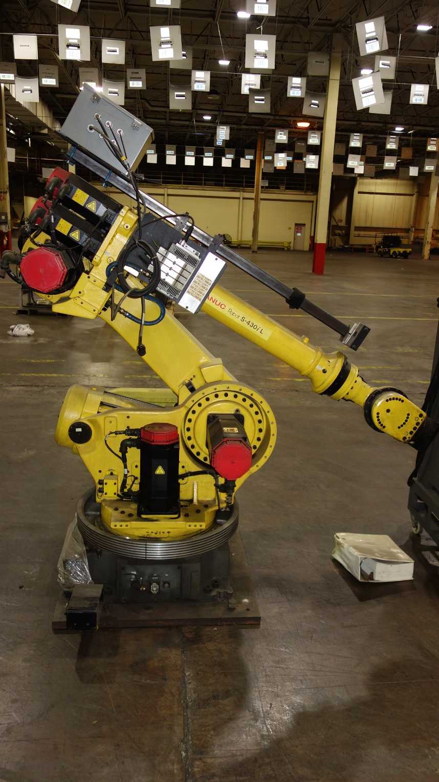 FANUC S-430IL/125 R-J3 ROBOT, A05B-2401-C017 CONTROLLER, A05B-2301-C371 TEACH PENDANT, A05B-1321-B263 TYPE - INDUSTRIAL ROBOTS