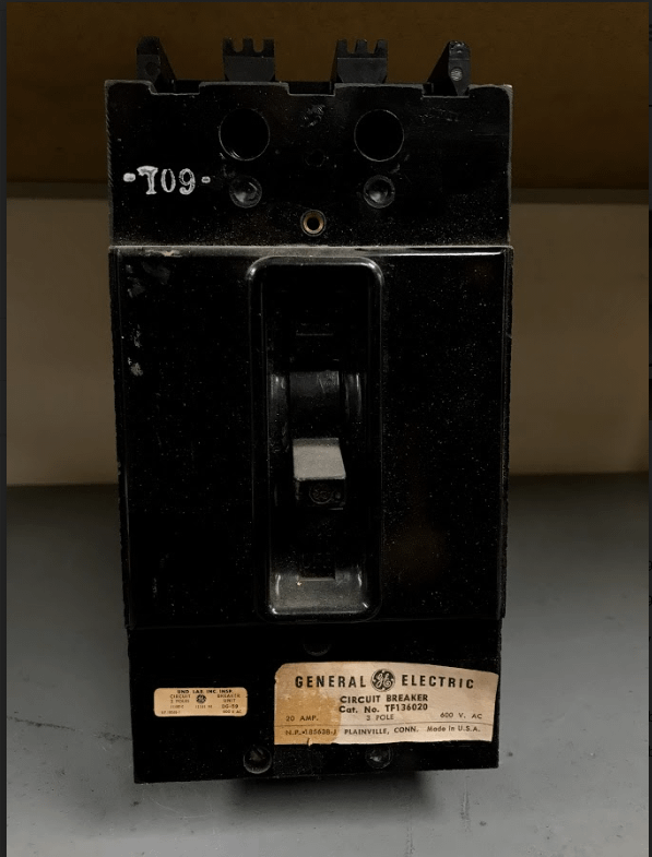 General Electric Breaker - CIRCUIT BREAKERS