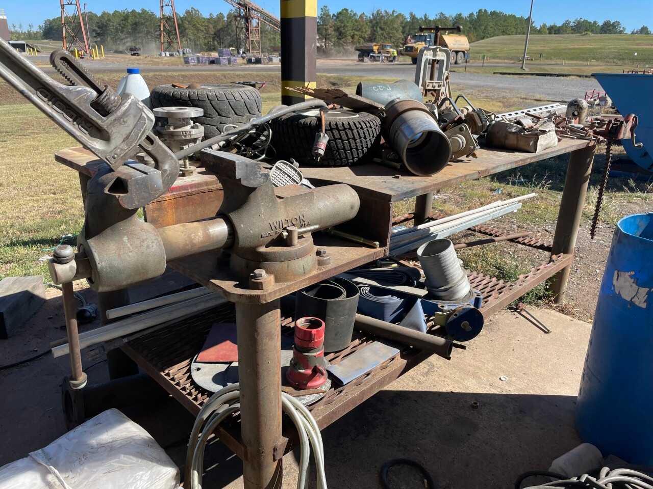 Steel table with 3 vice - MISCELLANEOUS
