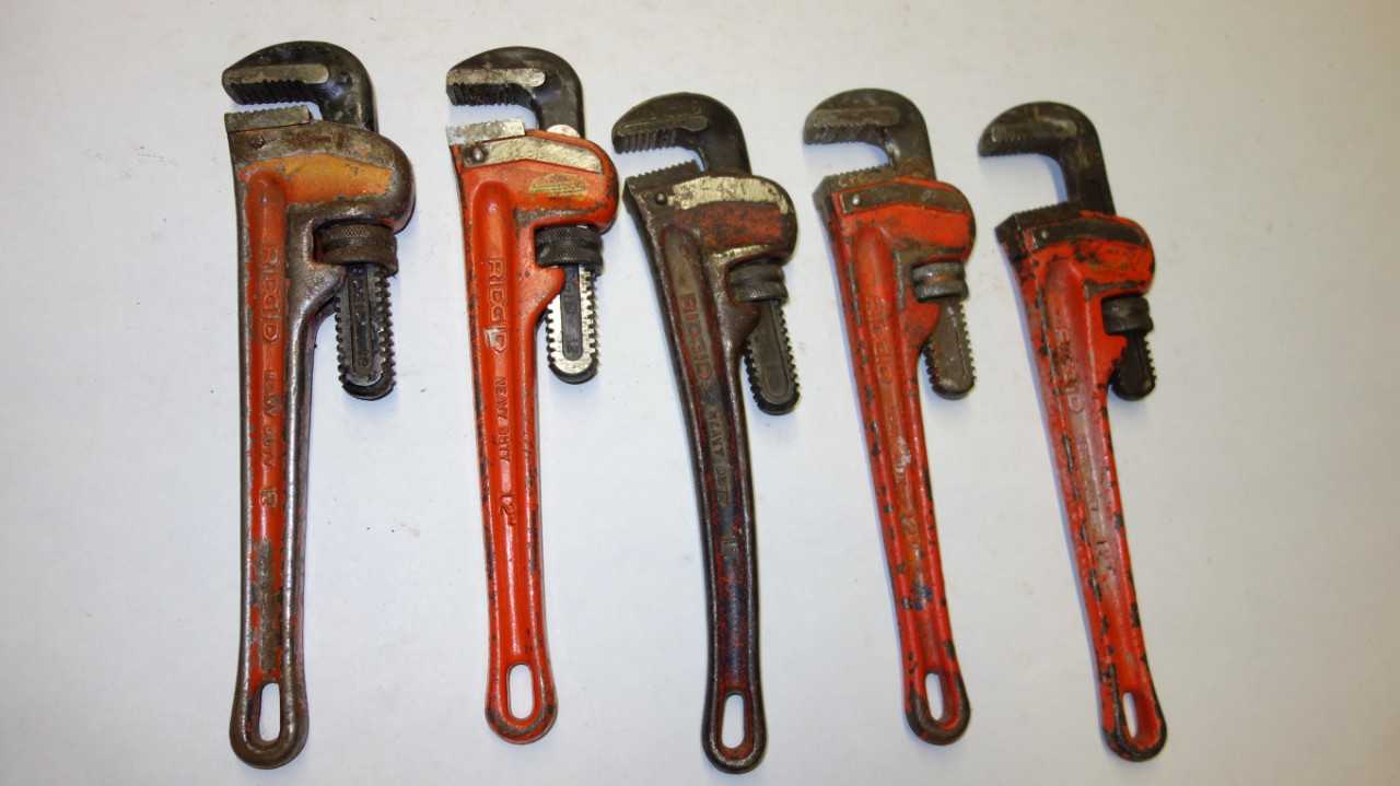 LOT OF 5 RIDGID 12 IN ADJUSTABLE PIPE WRENCHES - HAND TOOLS