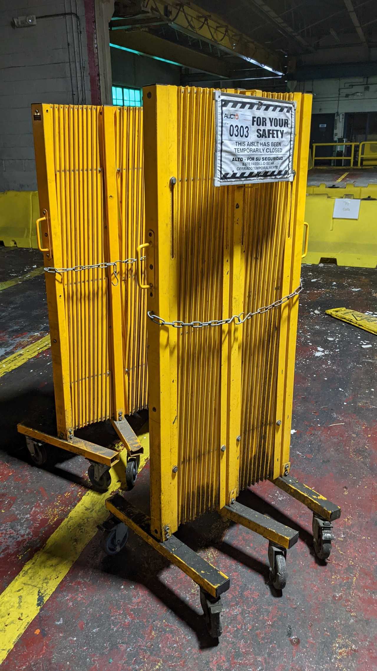 Lot of 2 global industries saftey fence - INDUSTRIAL PARTS